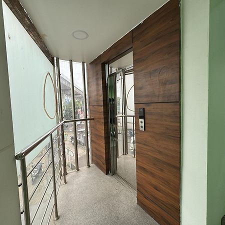 Amsher Suit Lulu Mall Road Kochi Exterior foto