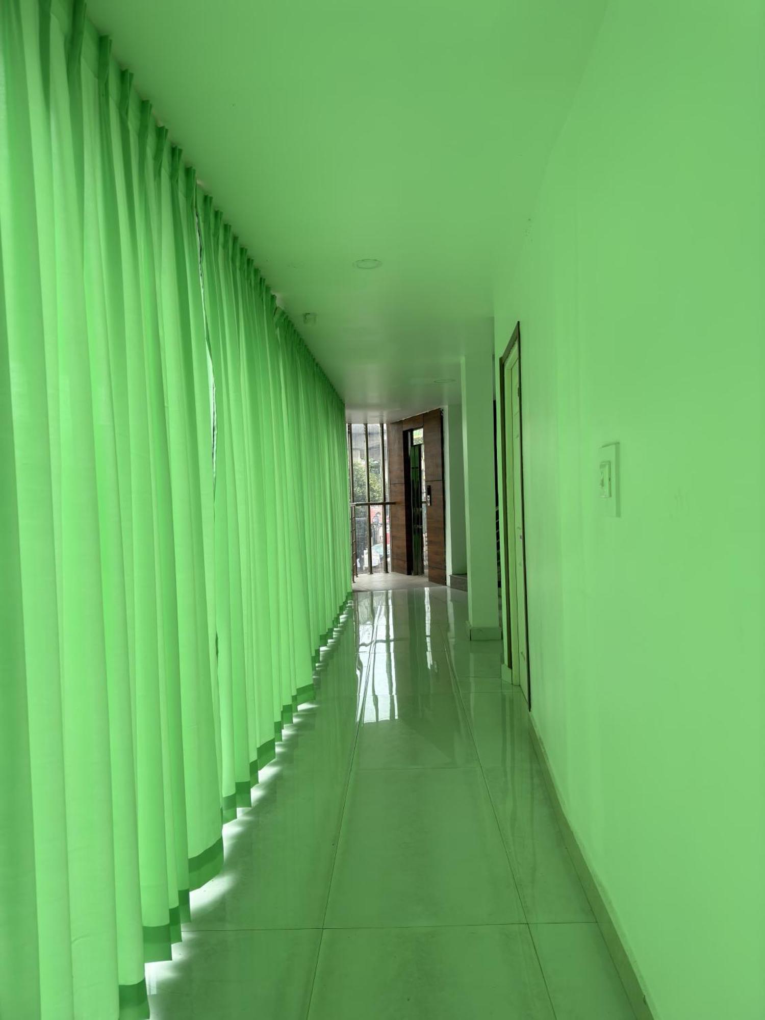Amsher Suit Lulu Mall Road Kochi Exterior foto